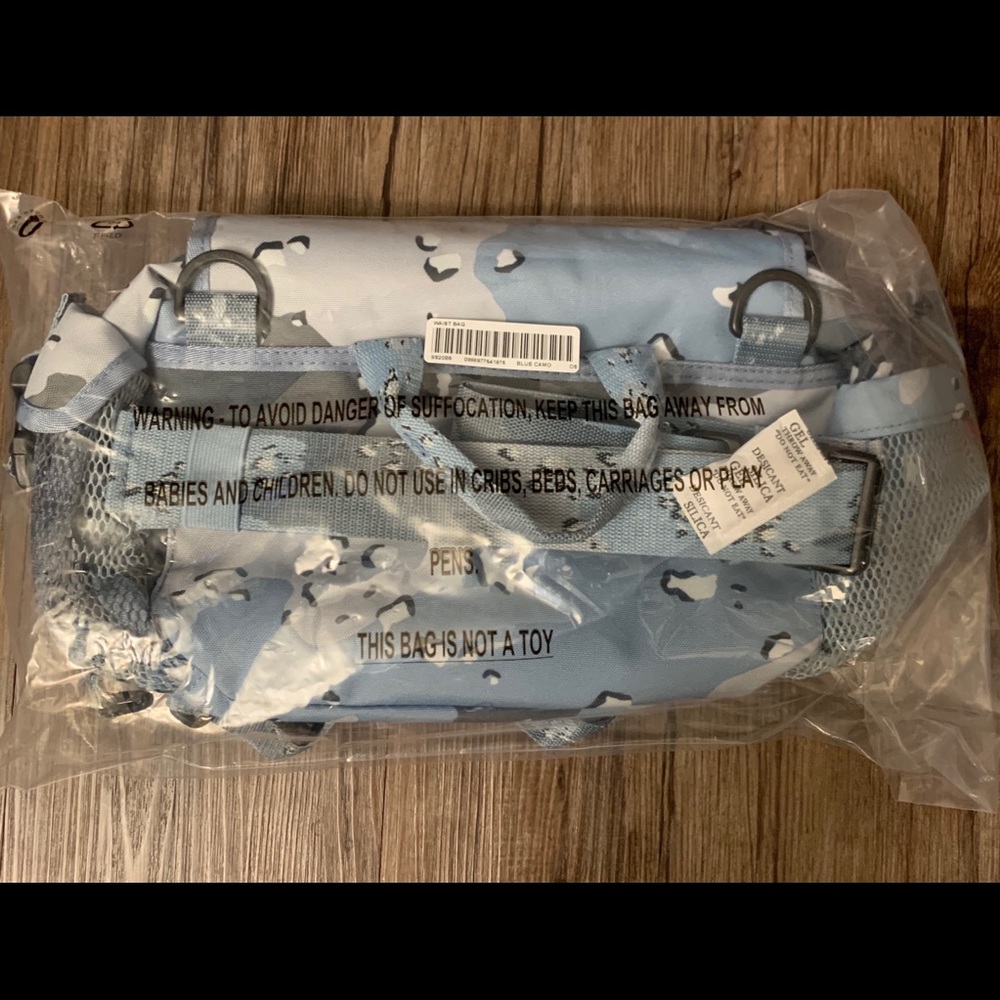 NEW SS20 SUPREME blue camo waist bag - Picture 2 of 2